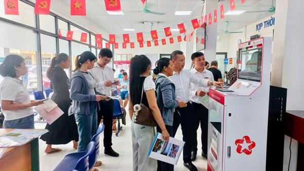 Trung tâm Phục vụ Hành chính công xã triển khai thí điểm mô hình "Trạm dịch vụ công số" trên địa bàn xã Lộc Bình