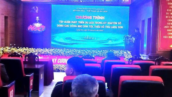 XÃ LỘC BÌNH PHỐI HỢP TỔ CHỨC HỘI NGHỊ TẬP HUẤN PHÁT TRIỂN DU LỊCH TRONG KỶ NGUYÊN SỐ CHO ĐỒNG BÀO DÂN TỘC THIỂU SỐ