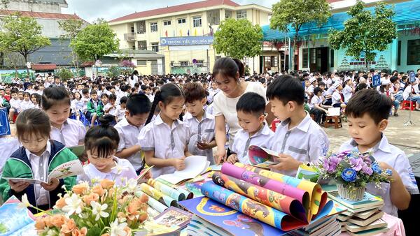 Trường Tiểu học Hòa Bình hưởng ứng Ngày sách và Văn hóa đọc Việt Nam lần thứ 03 năm 2024