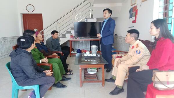 BAN AN TOÀN GIAO THÔNG XÃ LỘC BÌNH THĂM HỎI CÁC GIA ĐÌNH BỊ ẢNH HƯỞNG TAI NẠN GIAO THÔNG