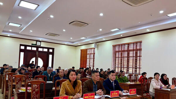 ĐẢNG ỦY XÃ LỘC BÌNH TRAO HUY HIỆU ĐẢNG ĐỢT 03/02/2026