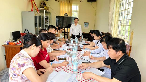 Lãnh đạo UBND xã Lộc Bình kiểm tra tình hình triển khai thực hiện mục tiêu, nhiệm vụ, kế hoạch phát triển kinh tế - xã hội năm 2026  tại Trạm Y tế xã