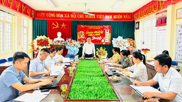 Lãnh đạo UBND xã Lộc Bình kiểm tra tình hình triển khai thực hiện mục tiêu, nhiệm vụ, kế hoạch phát triển kinh tế - xã hội năm 2026  tại Trường THCS Đồng Bục