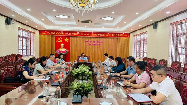 ĐẢNG ỦY XÃ LỘC BÌNH TỔ CHỨC HỘI NGHỊ CÔNG BỐ QUYẾT ĐỊNH KIỂM TRA ĐỐI VỚI ĐẢNG ỦY UBND XÃ VÀ CÁC ĐỒNG CHÍ  LÃNH ĐẠO XÃ
