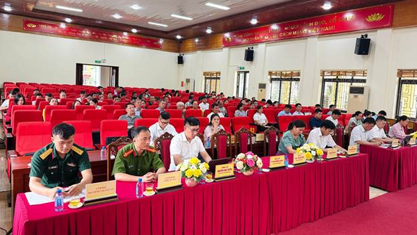 Xã Lộc Bình tổ chức Hội nghị sơ kết 01 năm vận hành bộ máy của hệ thống chính trị, hoạt động của chính quyền địa phương 02 cấp và công bố các Quyết định về thành lập chi bộ thôn, kiện toàn tổ chức các thôn sau sáp nhập trên địa bàn xã