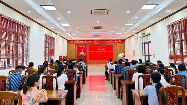 ĐẢNG ỦY – UBND XÃ LỘC BÌNH TỔ CHỨC HỘI NGHỊ CÔNG BỐ CÁC QUYẾT ĐỊNH VỀ CÔNG TÁC CÁN BỘ