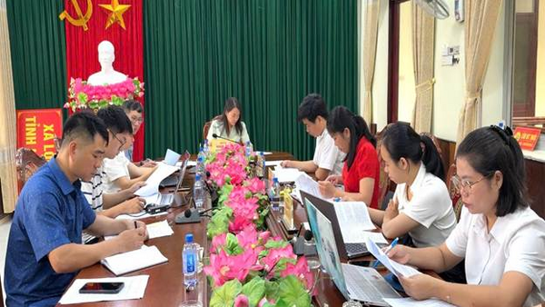 ĐOÀN GIÁM SÁT CỦA ỦY BAN MTTQ VIỆT NAM XÃ LỘC BÌNH LÀM VIỆC VỚI UBND XÃ VỀ GIẢI QUYẾT Ý KIẾN, KIẾN NGHỊ CỦA CỬ TRI