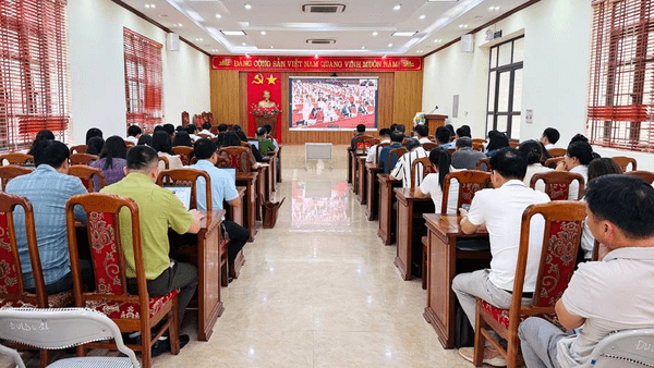 XÃ LỘC BÌNH TỔ CHỨC TIẾP SÓNG TRỰC TUYẾN HỘI NGHỊ TOÀN QUỐC NGHIÊN CỨU, HỌC TẬP, QUÁN TRIỆT VÀ TRIỂN KHAI THỰC HIỆN NGHỊ QUYẾT HỘI NGHỊ LẦN THỨ TƯ BAN CHẤP HÀNH TRUNG ƯƠNG ĐẢNG KHÓA XIV