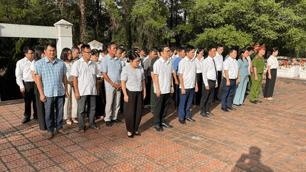 XÃ LỘC BÌNH TỔ CHỨC LỄ VIẾNG NGHĨA TRANG LIỆT SĨ NHÂN KỶ NIỆM 76 NĂM NGÀY GIẢI PHÓNG LỘC BÌNH (19/10/1950 – 19/10/2026)