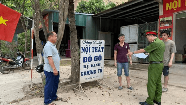XÃ LỘC BÌNH RA QUÂN KIỂM TRA, XỬ LÝ VI PHẠM TRẬT TỰ  CÔNG CỘNG VÀ VĂN MINH ĐÔ THỊ